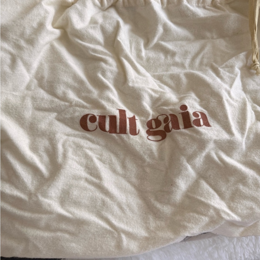 Cult Gaia Zuma Woven Top-Handle Crossbody Bag in Off White - Picture 6 of 6